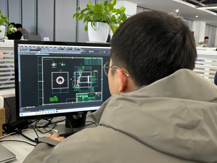 富临精工工程师使用ag8ag8集团CAD进行产品设计